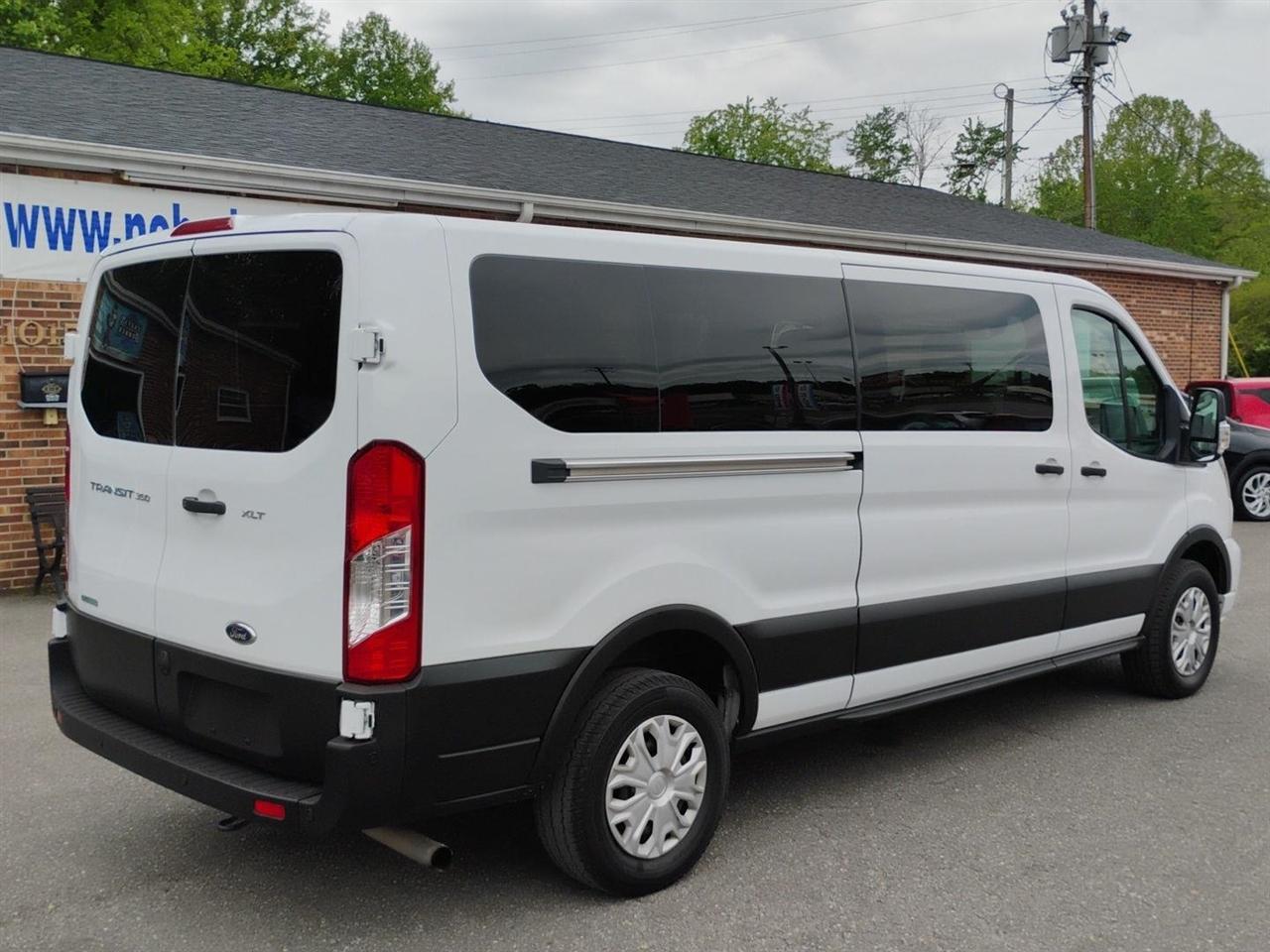 Ford Transit Passenger Wagon  2023