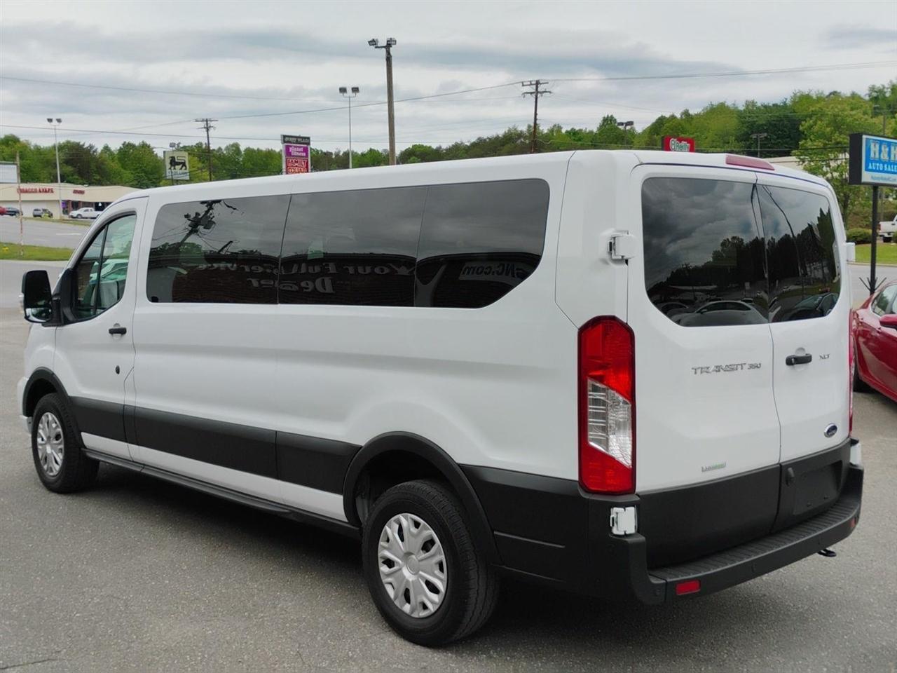 Ford Transit Passenger Wagon  2023