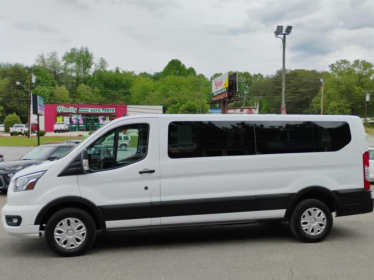 Ford Transit Passenger Wagon  2023