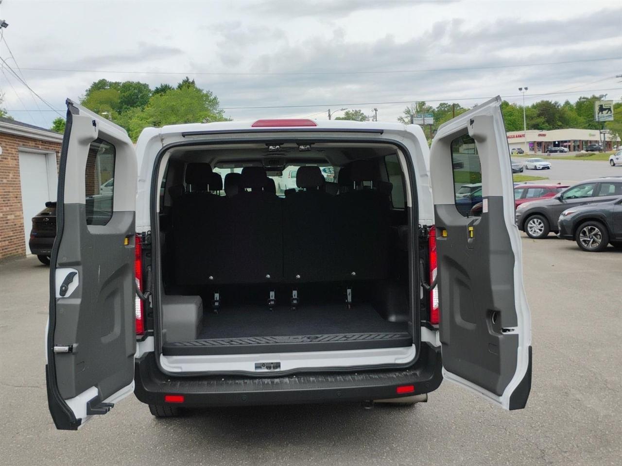 Ford Transit Passenger Wagon  2023