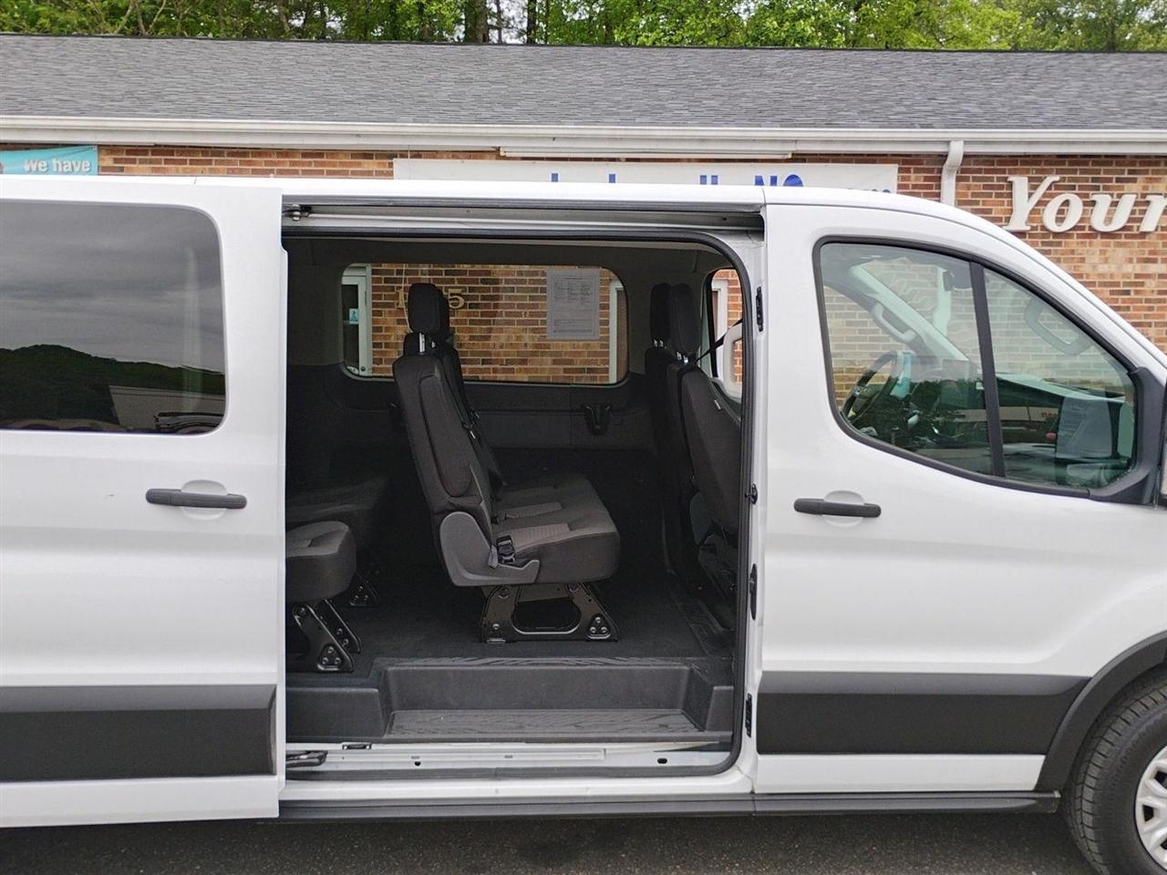 Ford Transit Passenger Wagon  2023