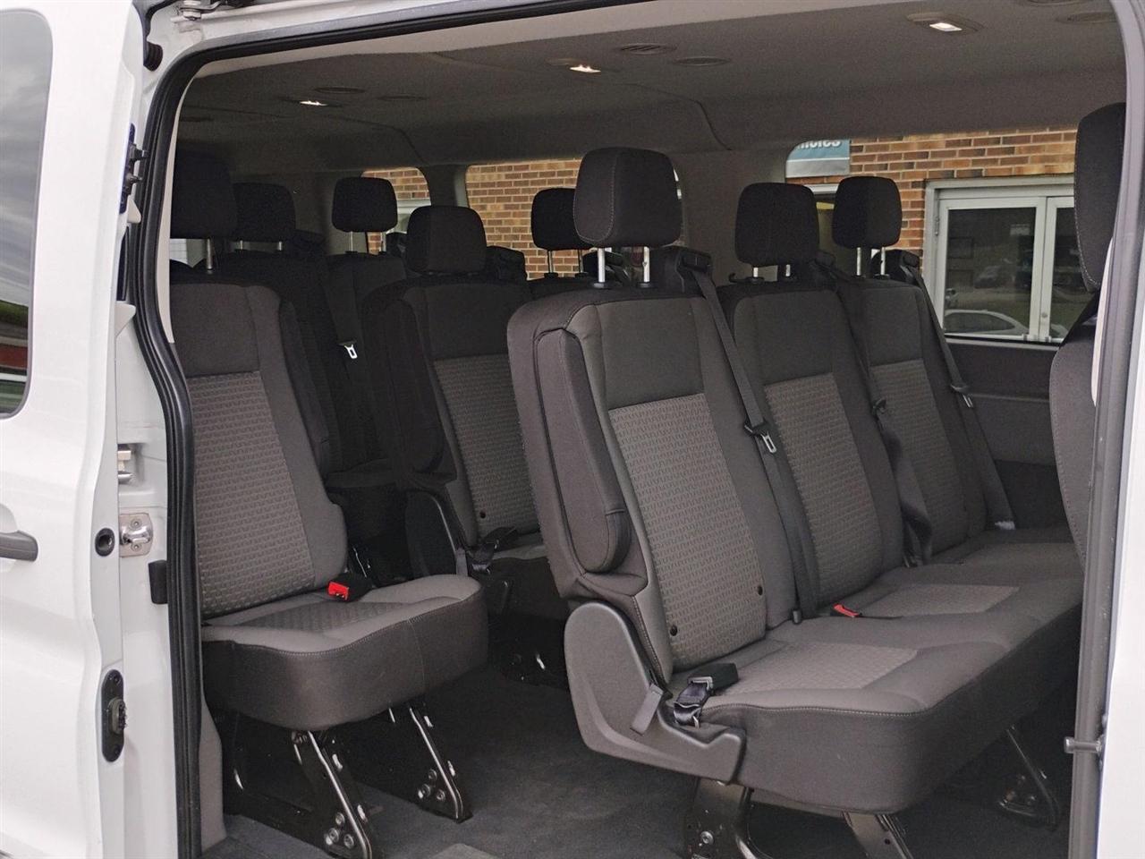 Ford Transit Passenger Wagon  2023
