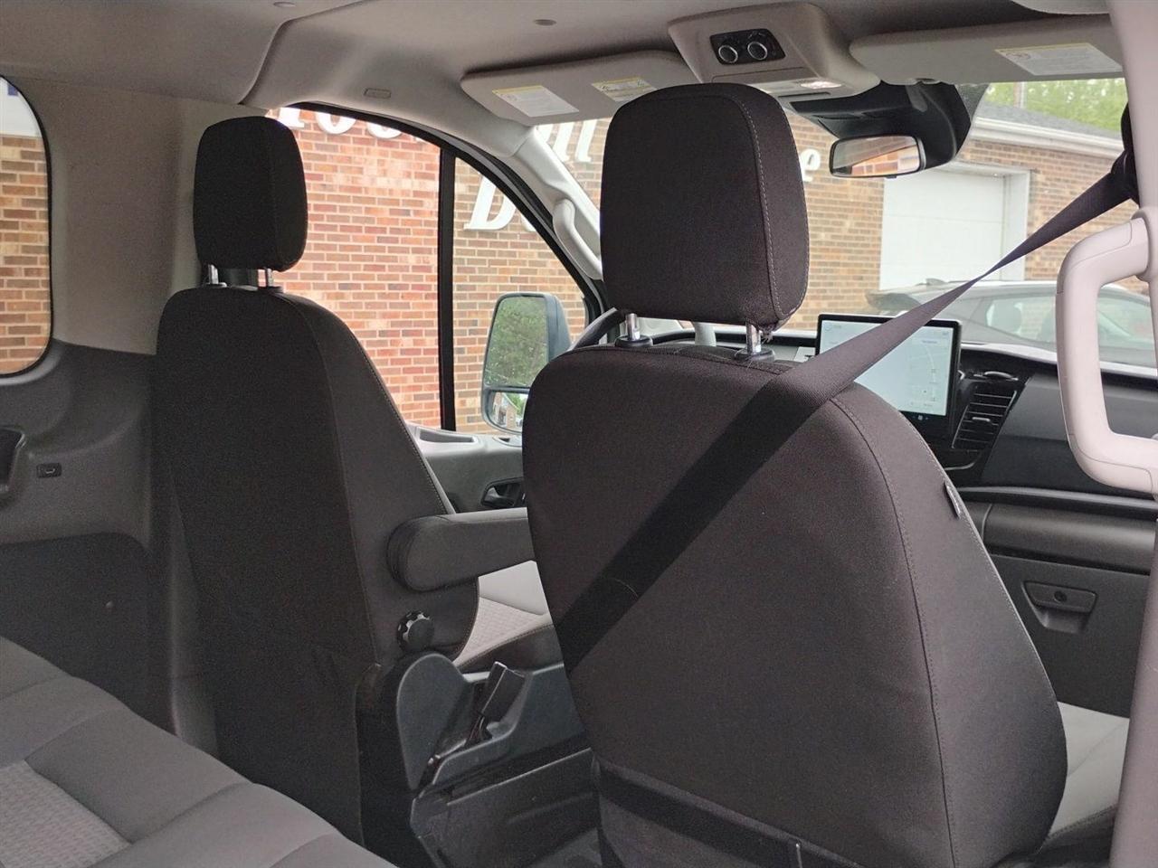 Ford Transit Passenger Wagon  2023