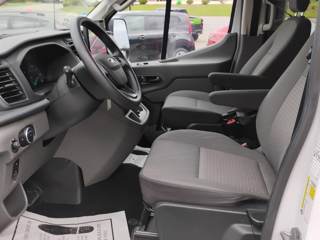 Ford Transit Passenger Wagon  2023