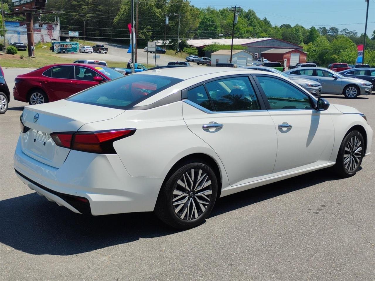 Nissan Altima  2025