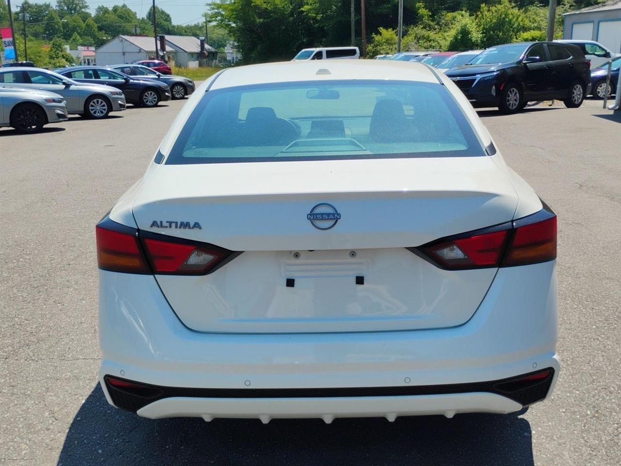 Nissan Altima  2025