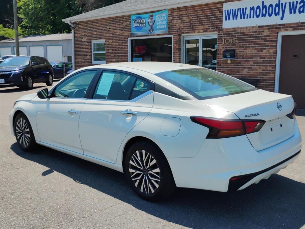 Nissan Altima  2025