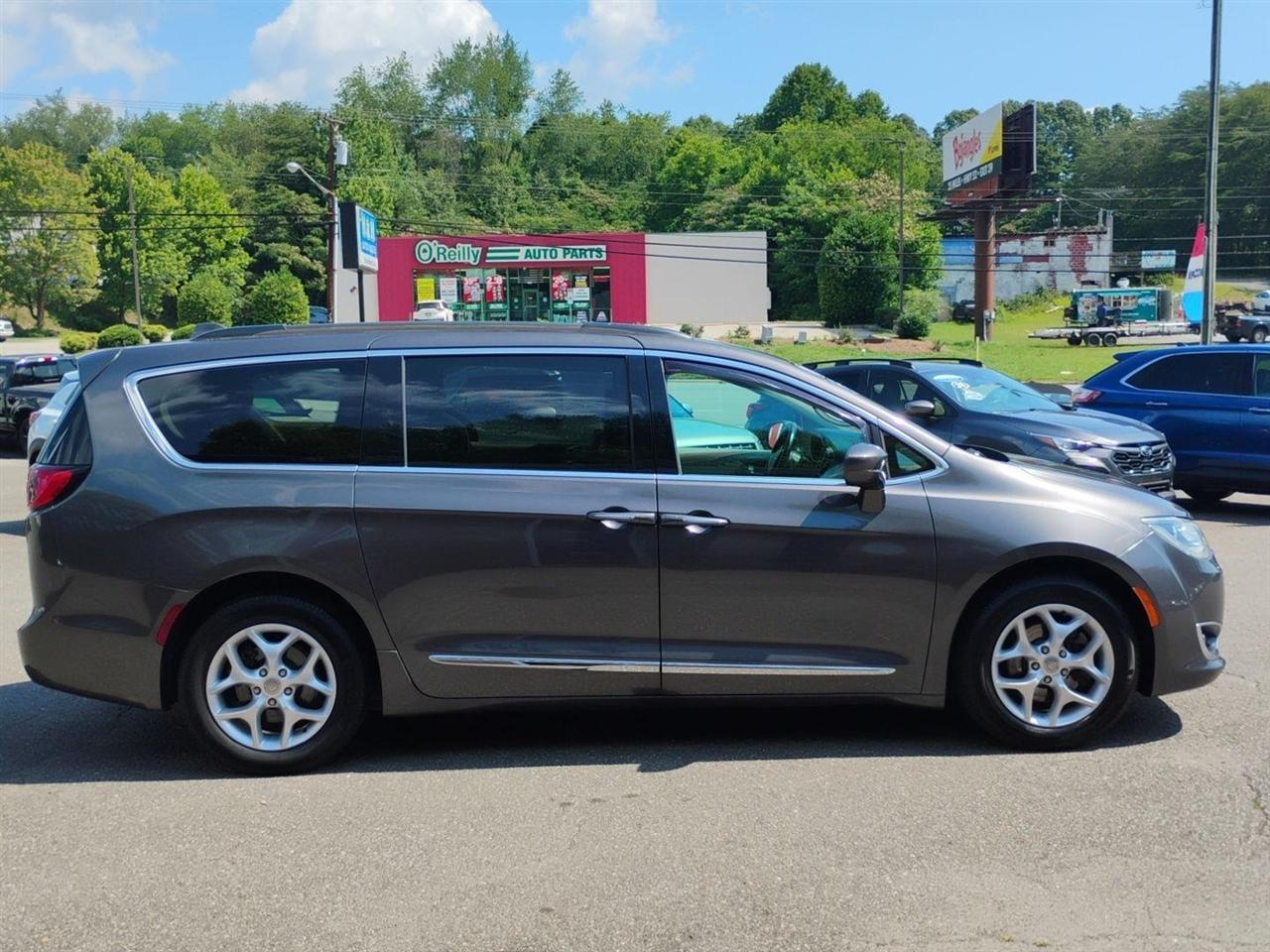 Chrysler Pacifica  2017
