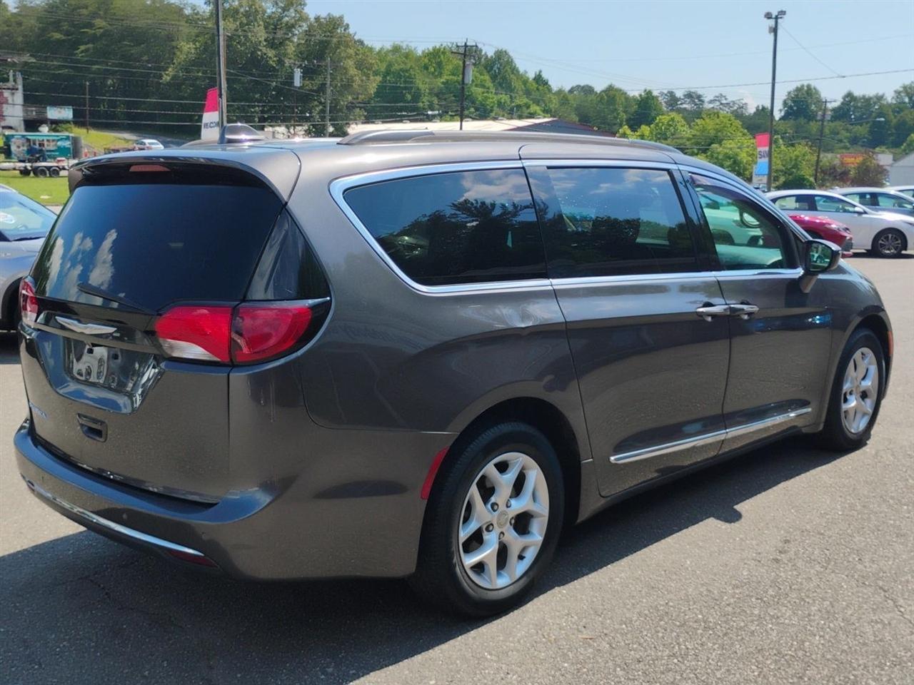 Chrysler Pacifica  2017