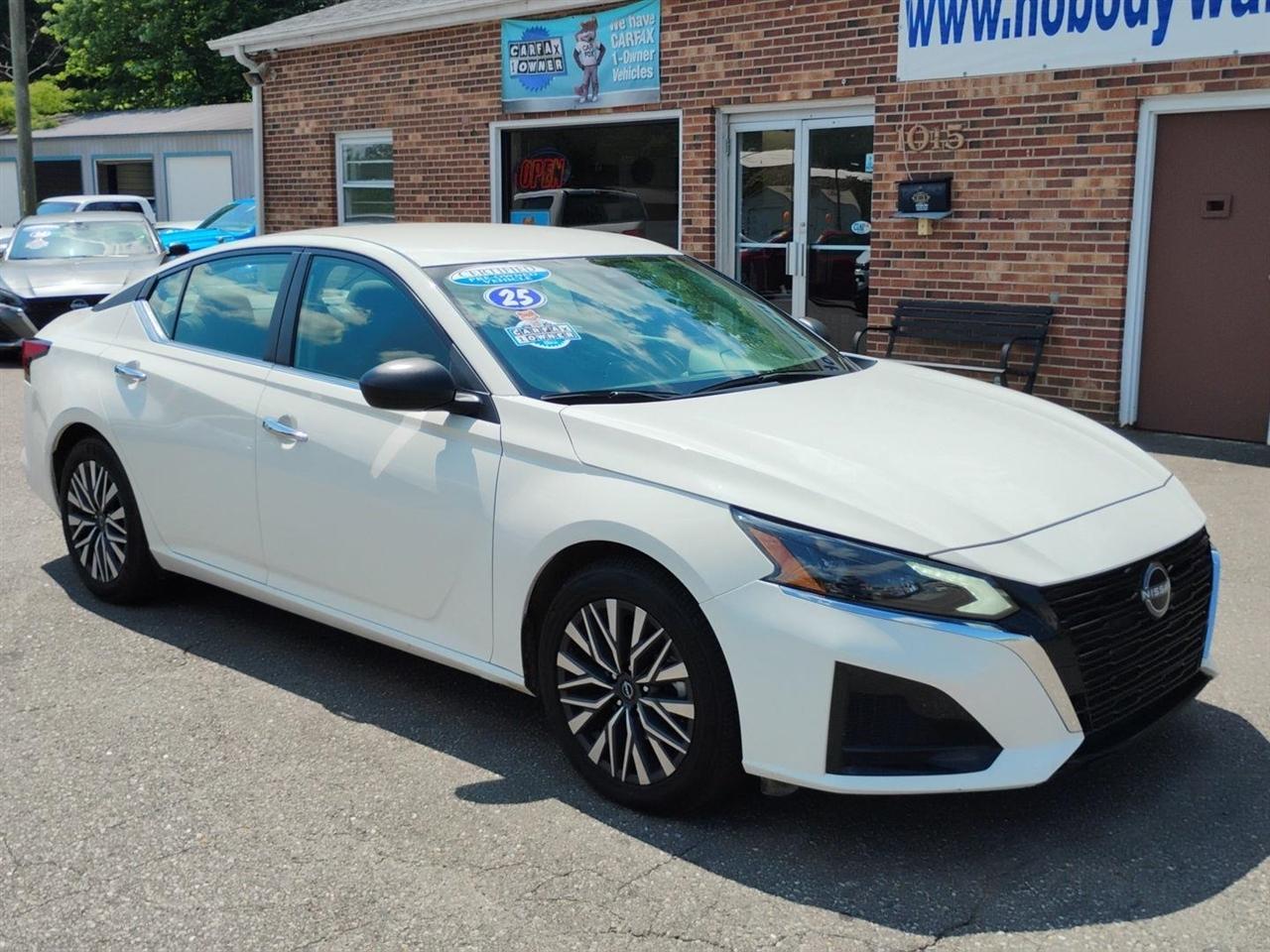 Nissan Altima  2025