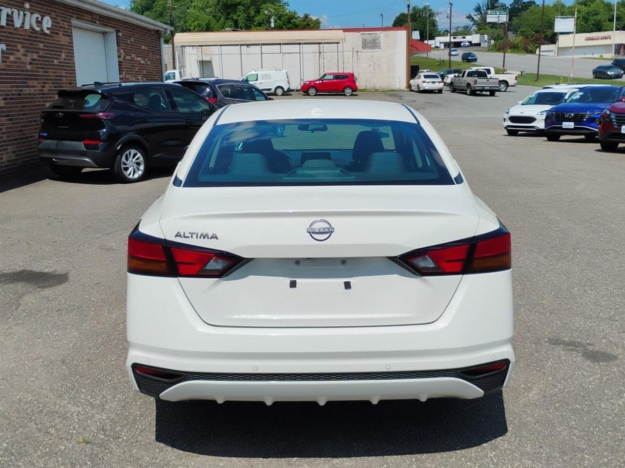 Nissan Altima  2025