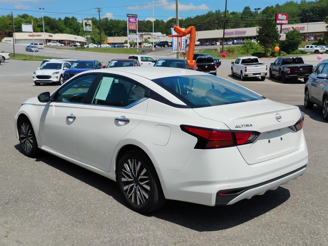 Nissan Altima  2025