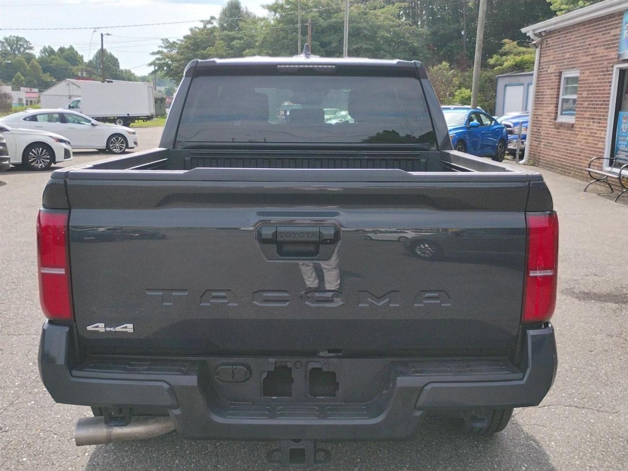 Toyota Tacoma 4WD  2025