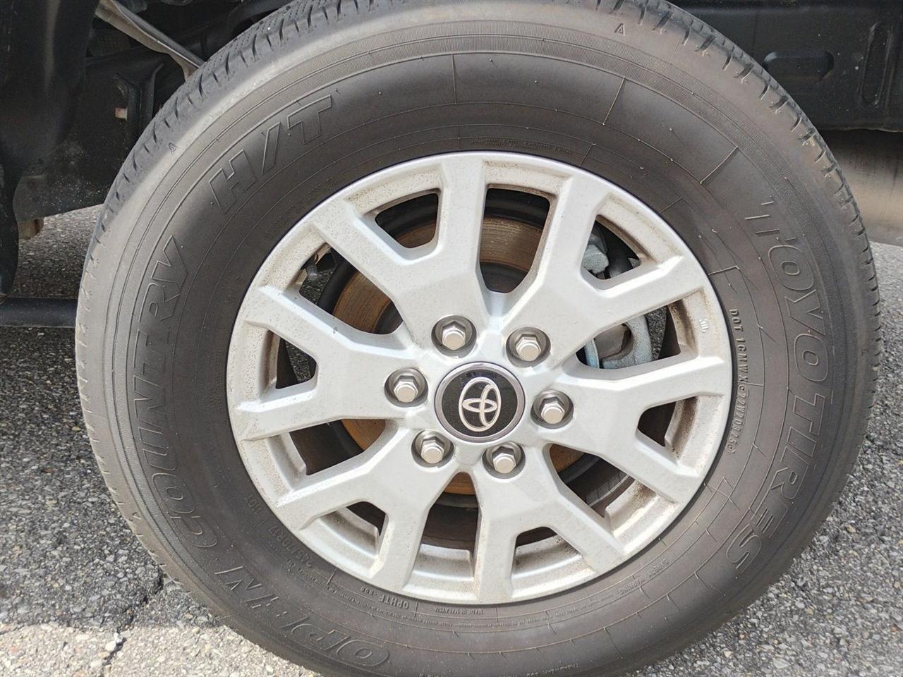 Toyota Tacoma 4WD  2025