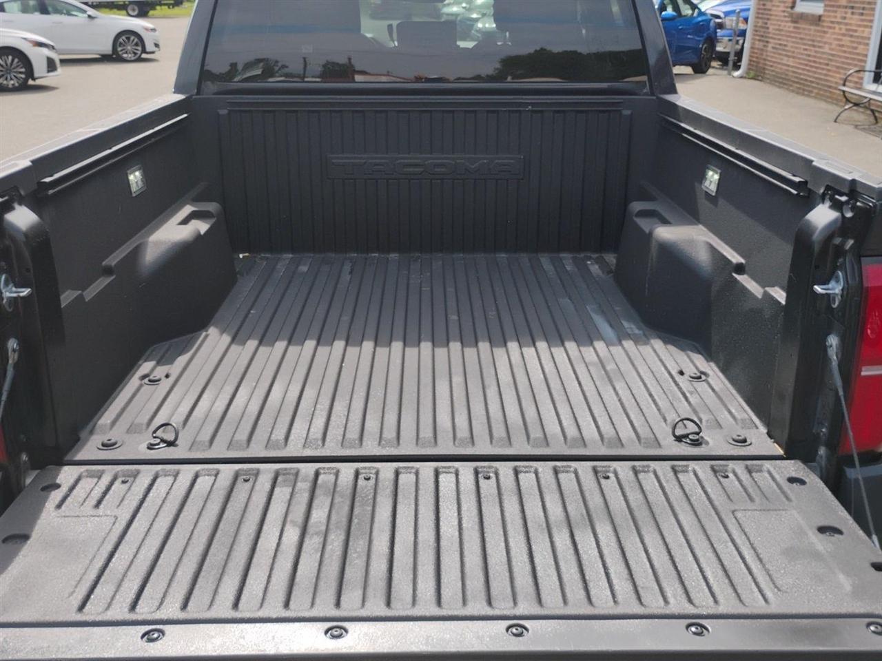 Toyota Tacoma 4WD  2025