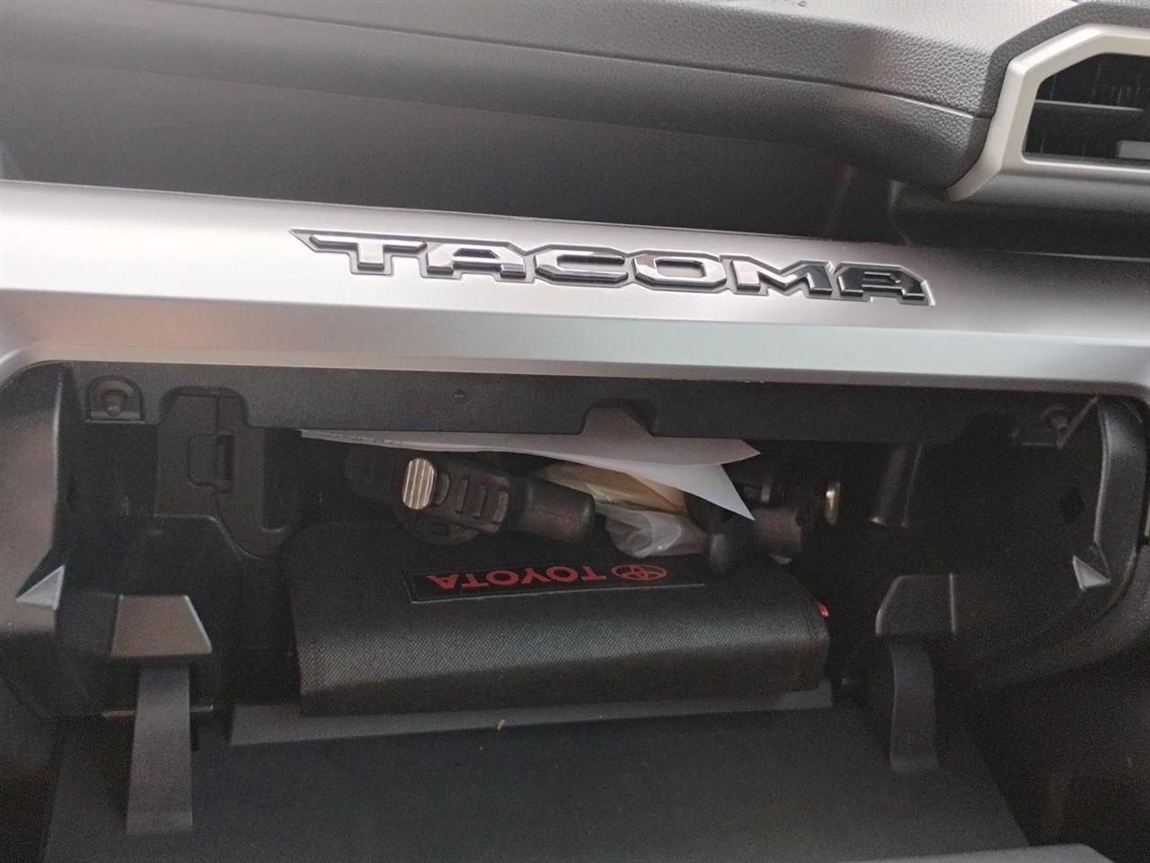 Toyota Tacoma 4WD  2025