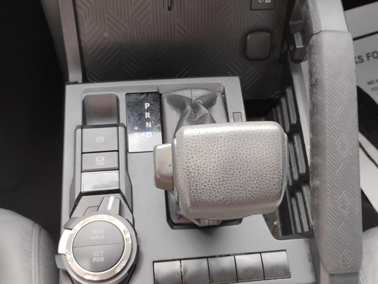 Toyota Tacoma 4WD  2025