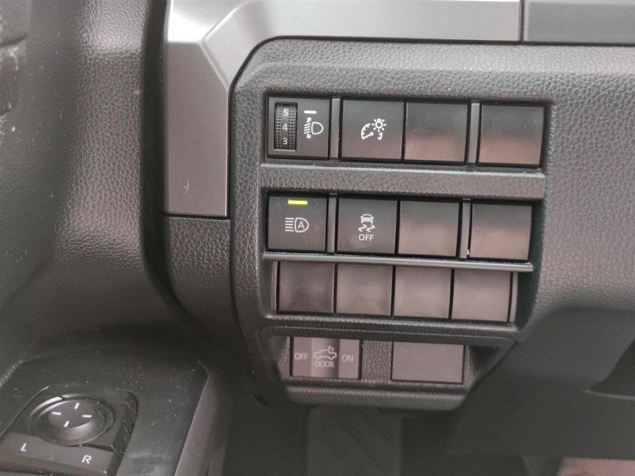 Toyota Tacoma 4WD  2025