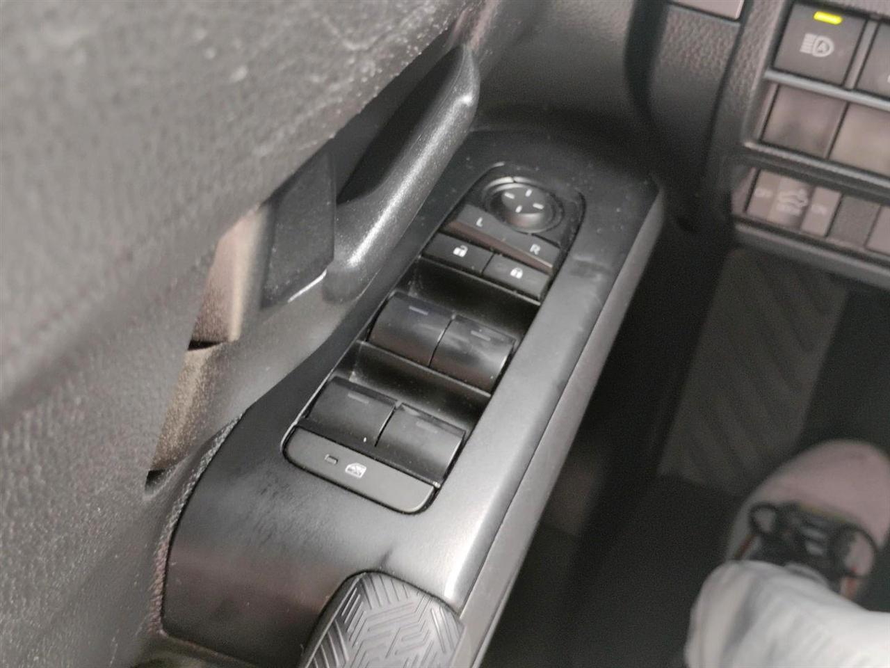 Toyota Tacoma 4WD  2025