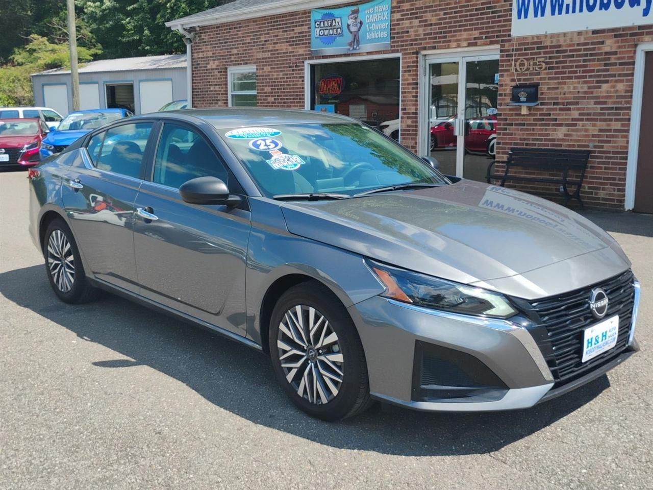 Nissan Altima  2025