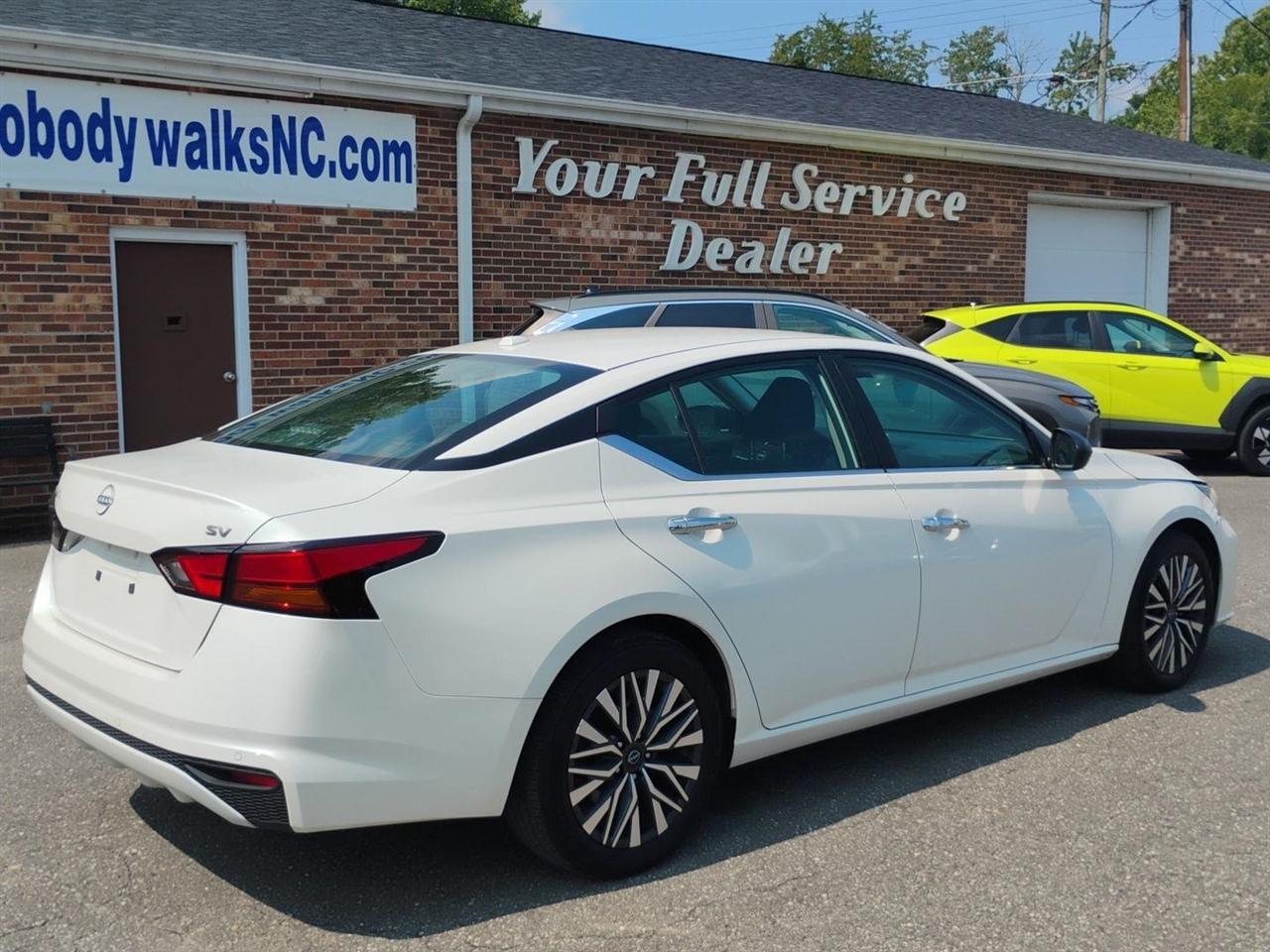 Nissan Altima  2024