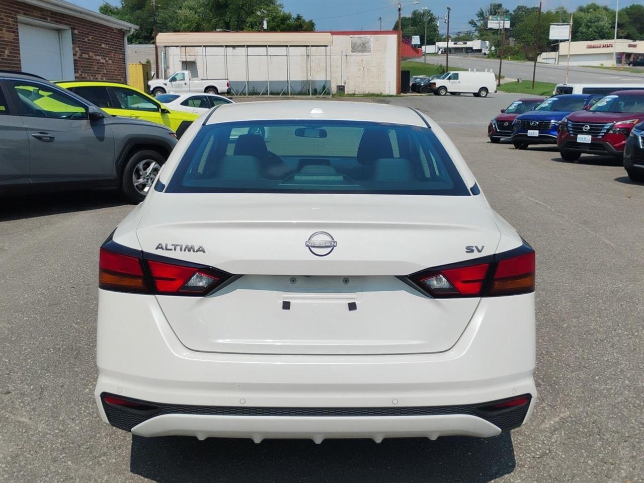 Nissan Altima  2024
