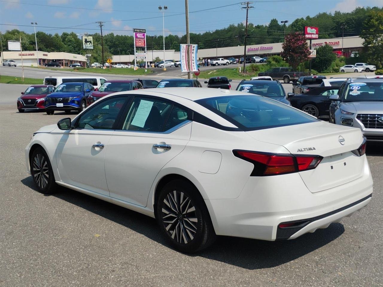 Nissan Altima  2024