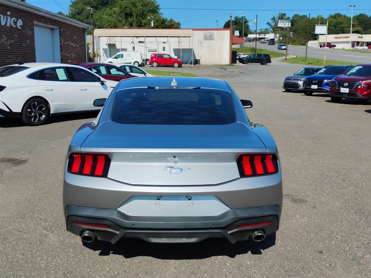 Ford Mustang  2024