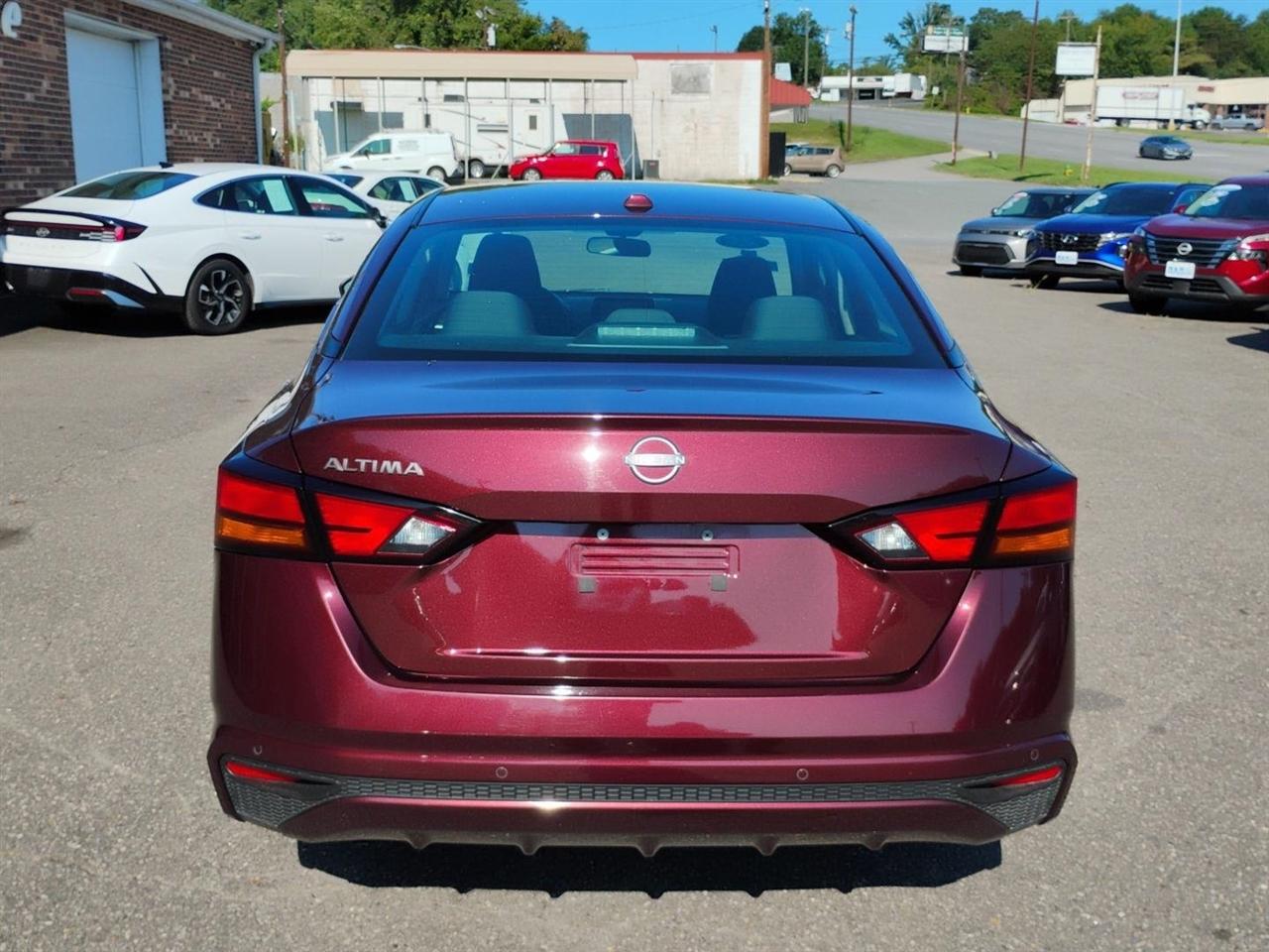 Nissan Altima  2025
