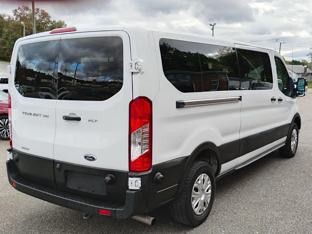 Ford Transit Passenger Wagon  2024
