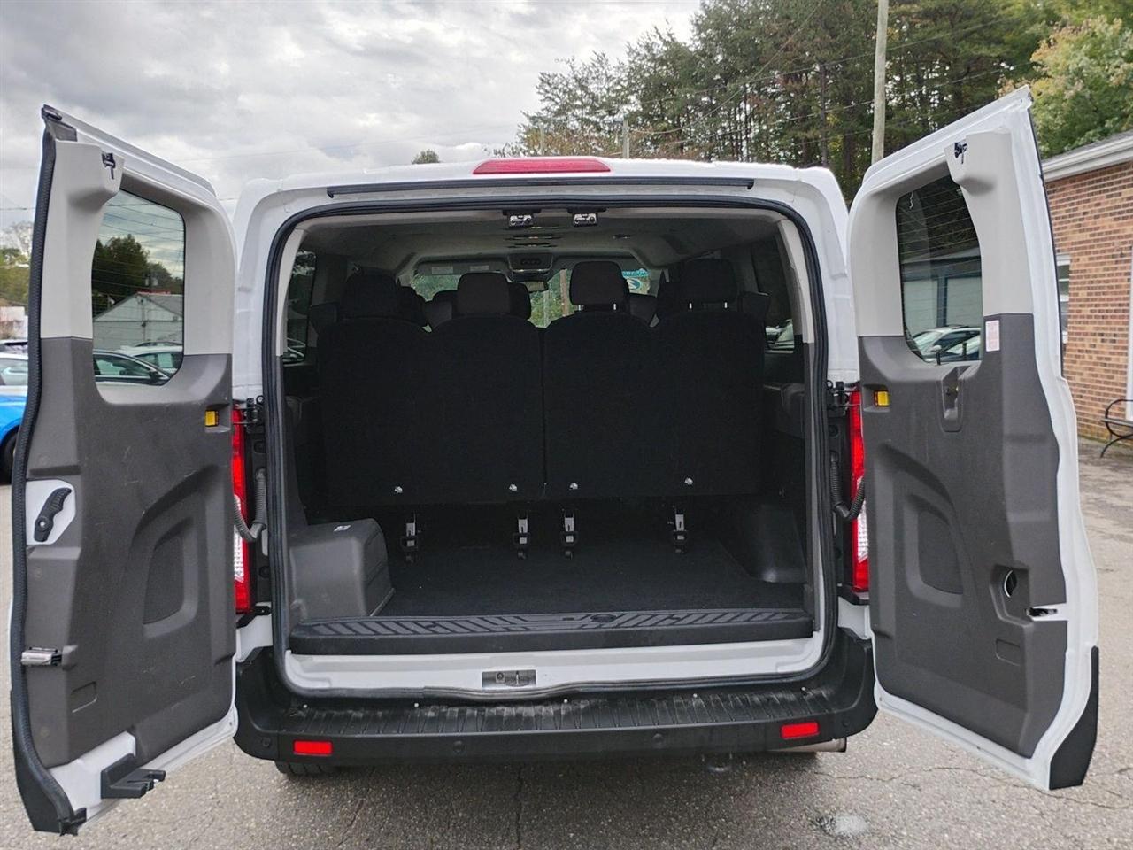 Ford Transit Passenger Wagon  2024