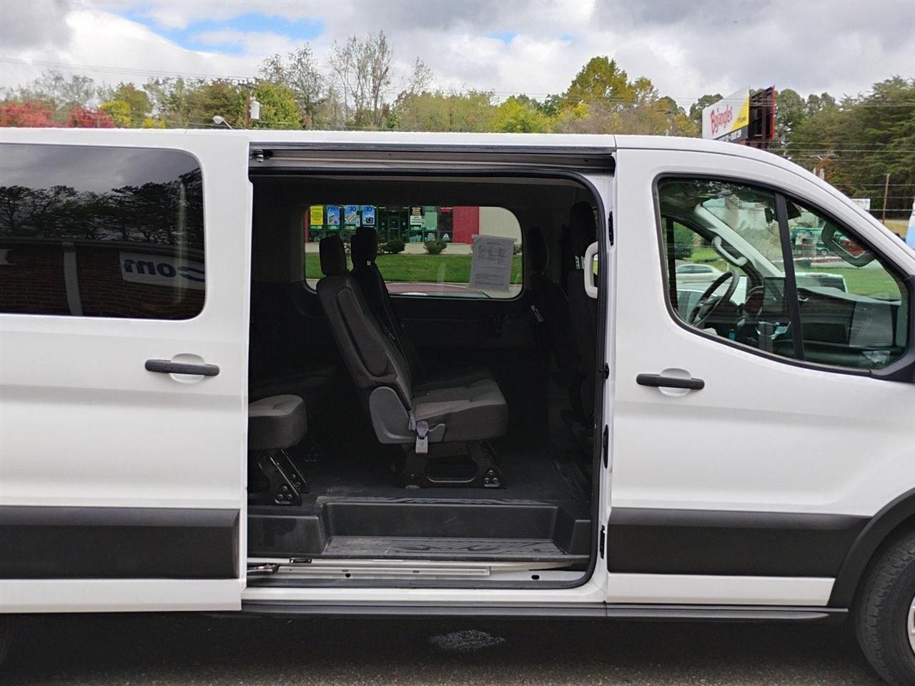 Ford Transit Passenger Wagon  2024