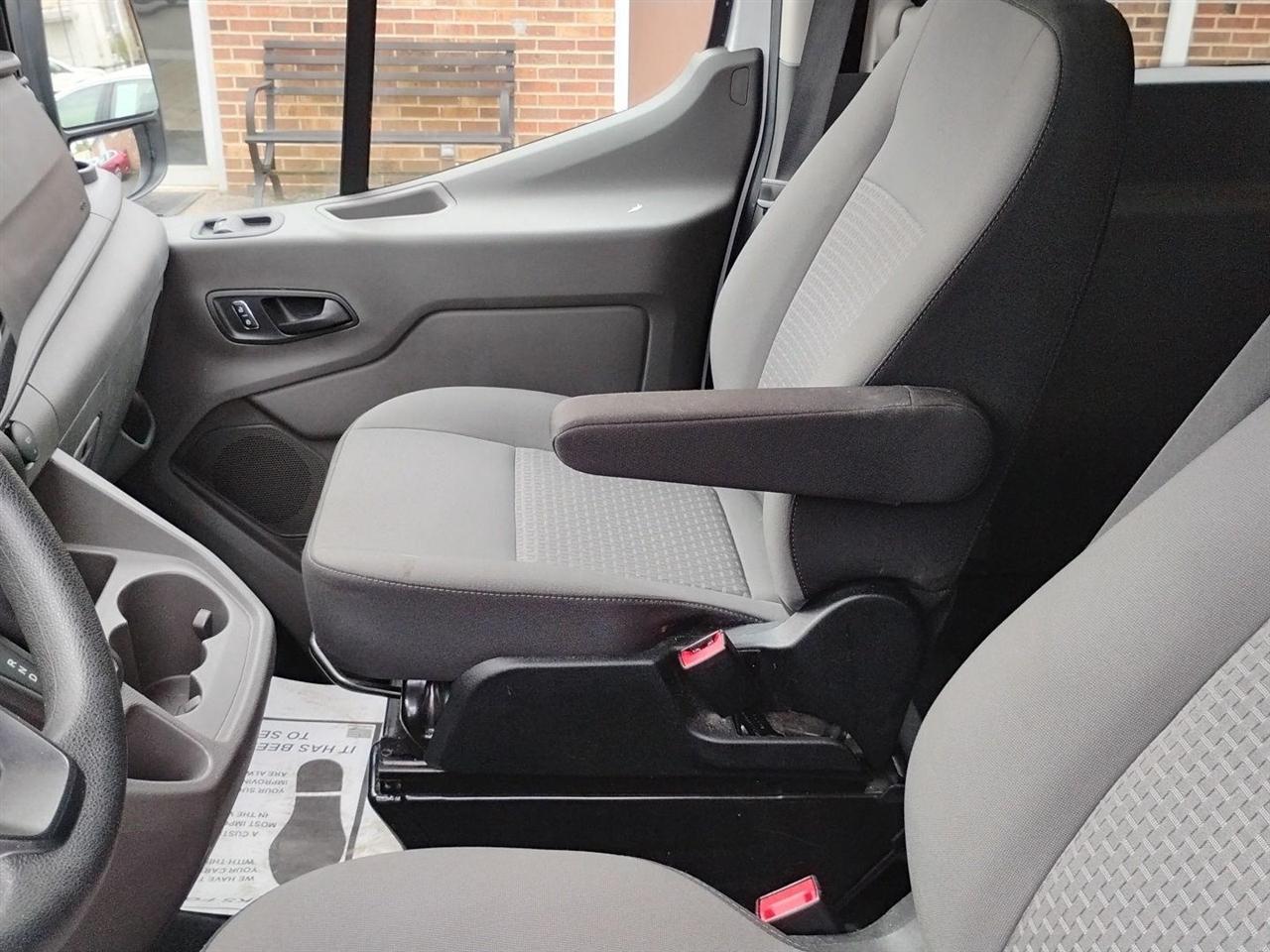 Ford Transit Passenger Wagon  2024