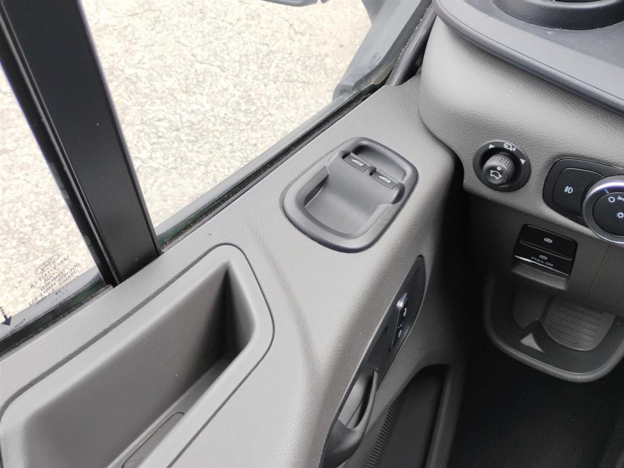 Ford Transit Passenger Wagon  2024