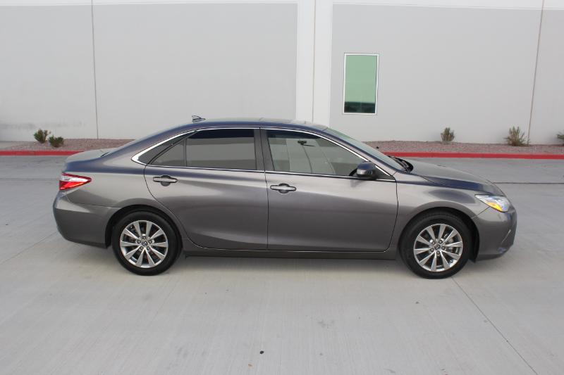 2017 Toyota Camry XLE V6 photo 3