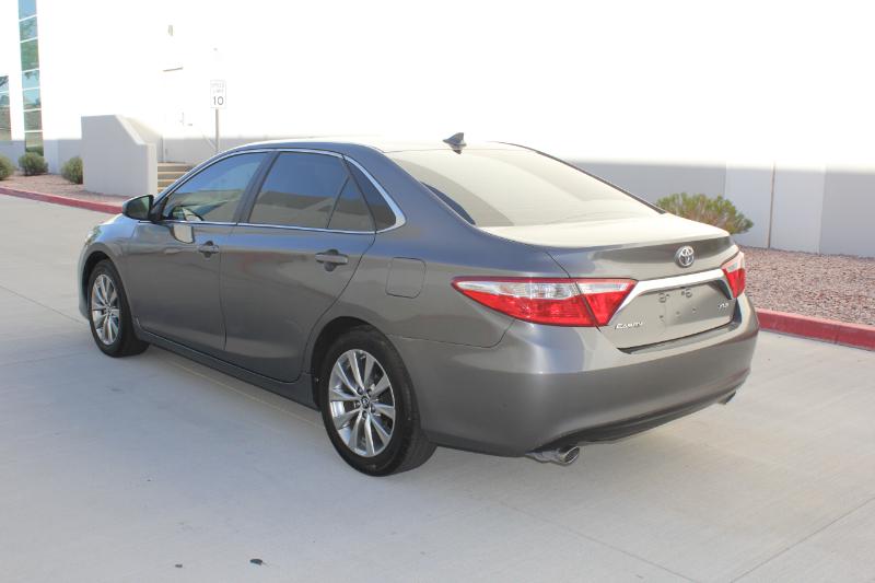 2017 Toyota Camry XLE V6 photo 6