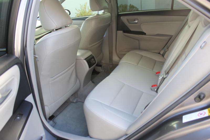 2017 Toyota Camry XLE V6 photo 11