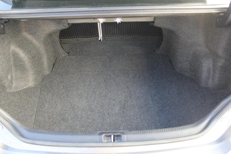 2017 Toyota Camry XLE V6 photo 12