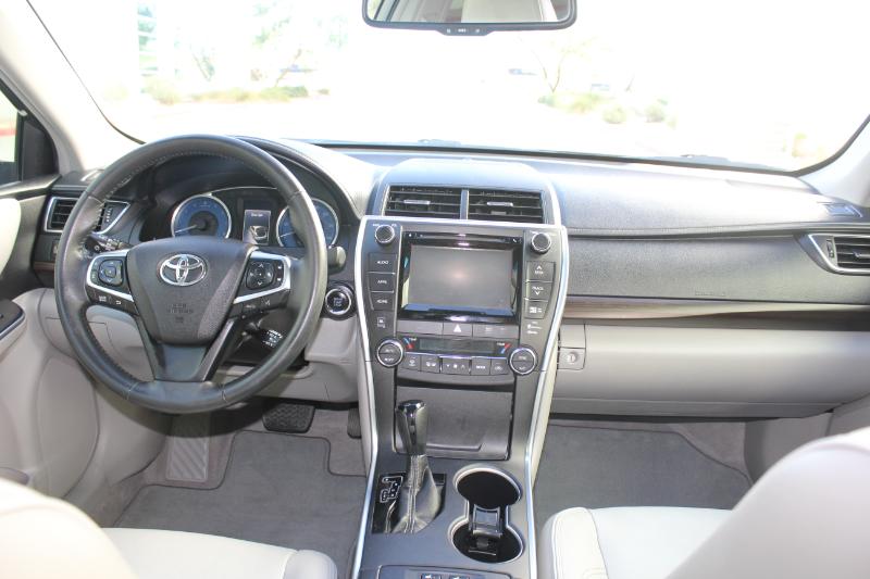 2017 Toyota Camry XLE V6 photo 13