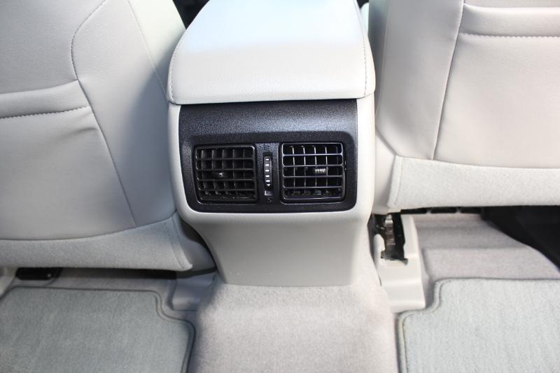 2017 Toyota Camry XLE V6 photo 15