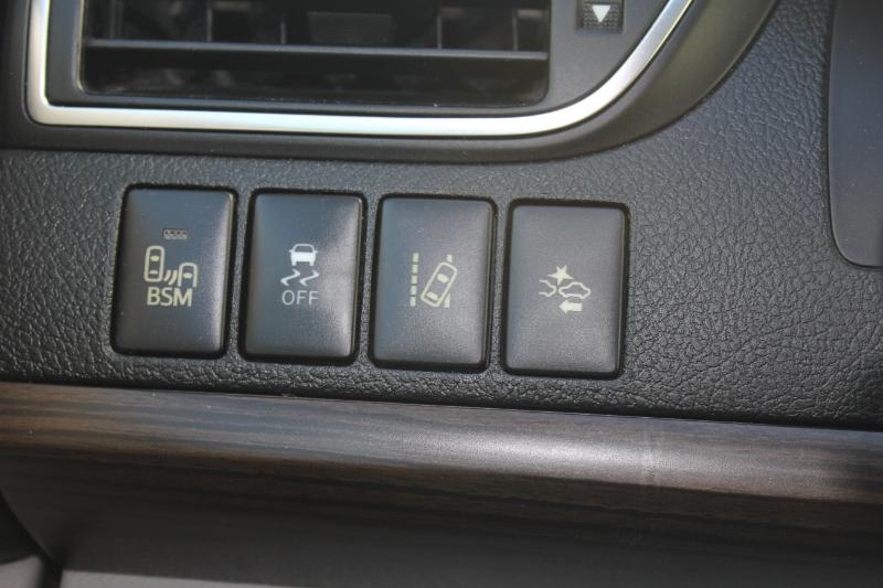 2017 Toyota Camry XLE V6 photo 19