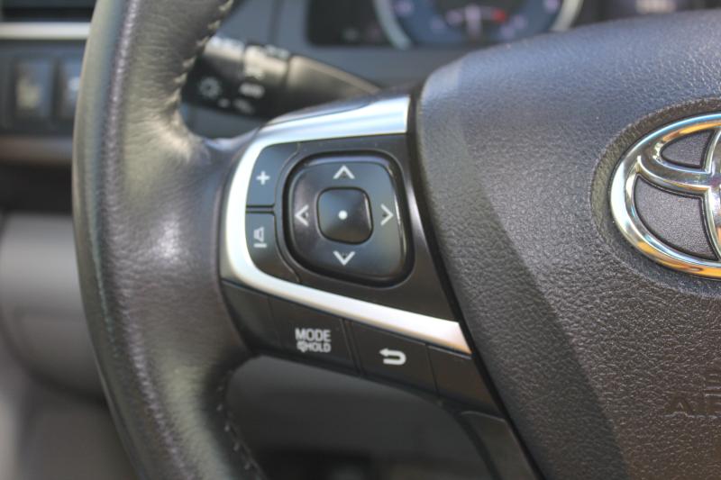 2017 Toyota Camry XLE V6 photo 20