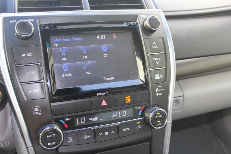 2017 Toyota Camry XLE V6 photo 28