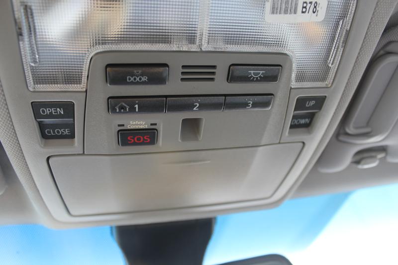 2017 Toyota Camry XLE V6 photo 32