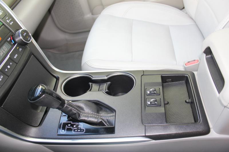 2017 Toyota Camry XLE V6 photo 35