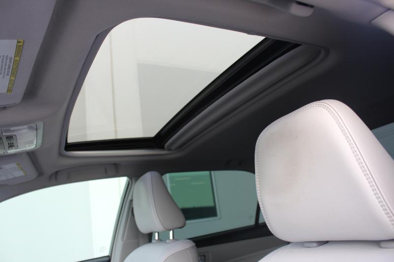 2017 Toyota Camry XLE V6 photo 36