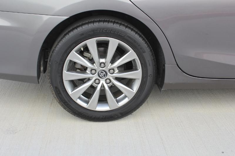 2017 Toyota Camry XLE V6 photo 37