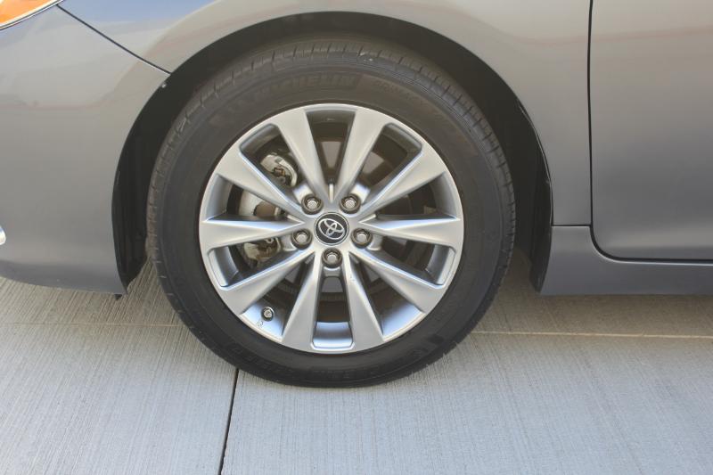 2017 Toyota Camry XLE V6 photo 39