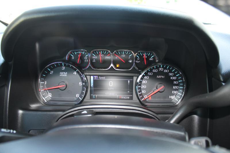 Chevrolet Suburban LT 1500 4WD 2015