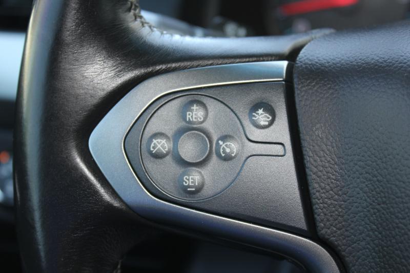 Chevrolet Suburban LT 1500 4WD 2015